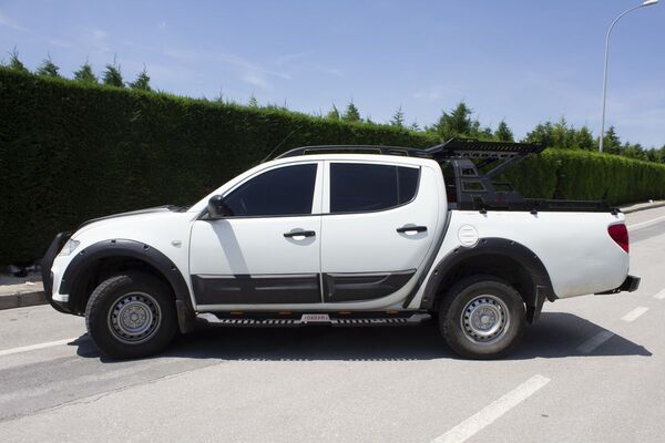 OMSA Mitsubishi L200 Dakar Yan Basamak Siyah V2 Ledli 2006-2015 Arası