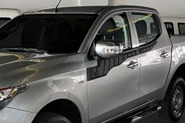 Mitsubishi L200 Kapı Dodik Set Yarasa 4 Parça 2015-2019 Arası