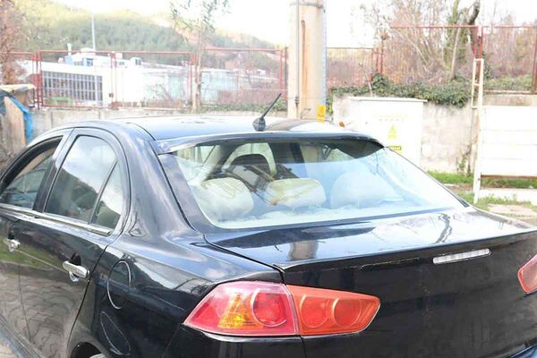 Mitsubishi Lancer Cam Üstü Spoiler Piano Black 2007 ve Sonrası