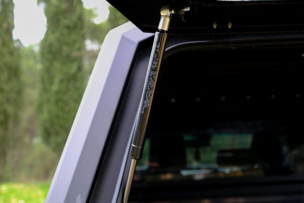 OMSA Isuzu D-Max Omcap Kapalı Kabin Paslanmaz Çelik 2025 ve Sonrası