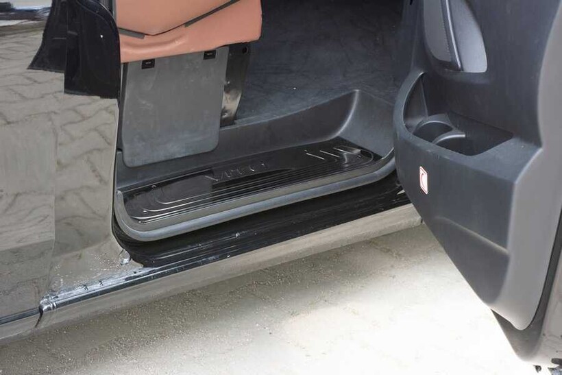 OMSA Mercedes Vito W447 Siyah Krom Kapı Eşiği 3 Parça Yazılı 2014 ve Sonrası - Thumbnail