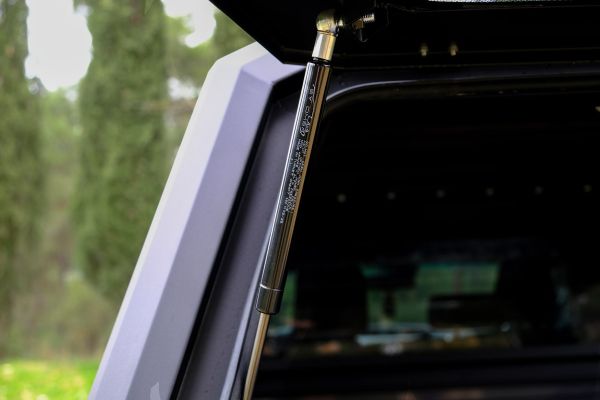 OMSA Mitsubishi L200 Omcap Camlı Kabin Paslanmaz Çelik Sürgülü Yan Camlar 2015-2023 Arası