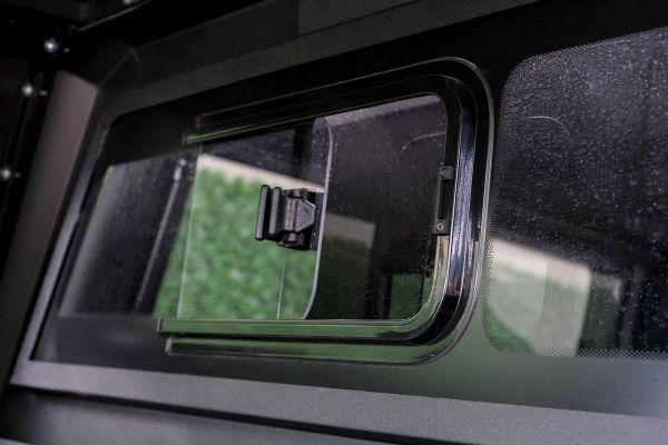 OMSA Nissan Navara Omcap Camlı Kabin Camp Paslanmaz Çelik 2015 ve Sonrası