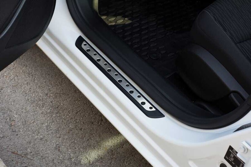 Krom Aksesuar » Omsa - OMSA Opel Astra K Dotline Kapı Eşiği 4 Parça Flexill 2015 ve Sonrası