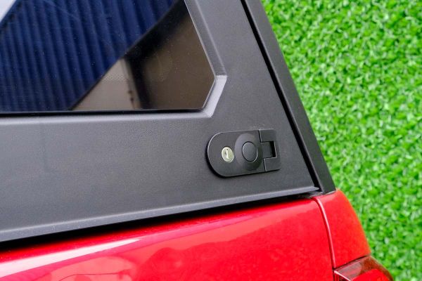 OMSA Toyota Hilux Omcap Camlı Kabin Camp Paslanmaz Çelik 2015 ve Sonrası