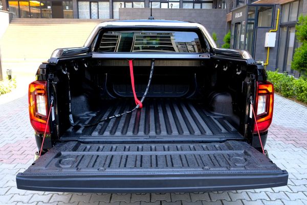 OMSA VW Amarok Omback Siyah Sürgülü Bagaj Kapama Boru Rollbarlı Model 2022 ve Sonrası