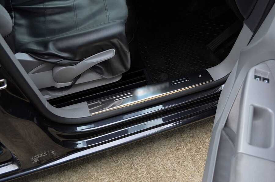 OMSA VW Caddy Minivan Krom İç Kapı Eşiği 4 Parça 2015 ve Sonrası