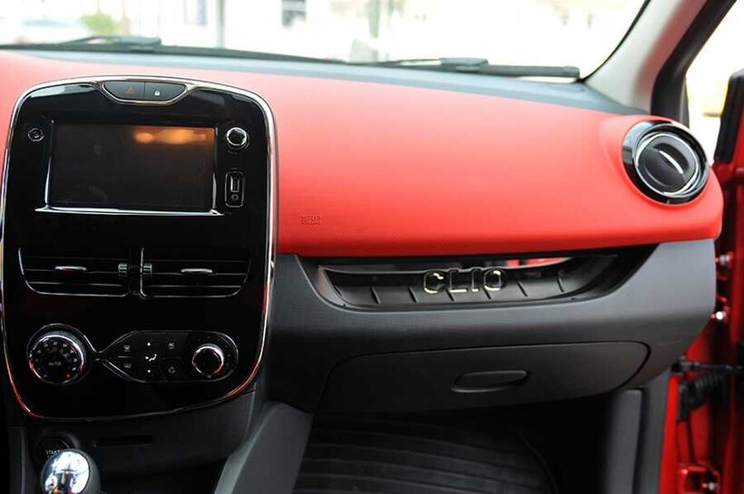 Renault Clio 4 Krom Ön Konsol Çıtası 2012-2019 Arası - Thumbnail