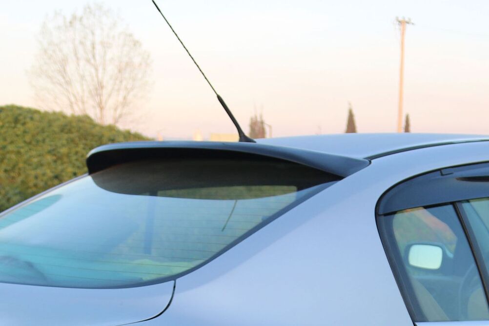 Renault Megane 2 SD Cam Üstü Spoiler Piano Black 2003-2008 Arası