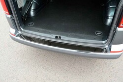 Krom Aksesuar » Omsa - VW T6.1 Caravelle Siyah Krom Arka Tampon Eşiği Çift Kapı 2020 ve Sonrası